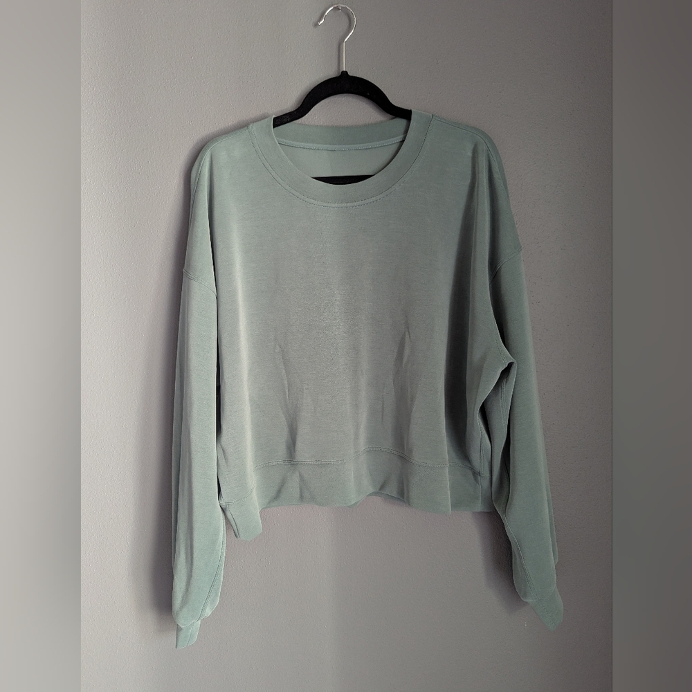 Lululemon teal cropped crew neck sweatshirt no sized Tag 29x36 x22